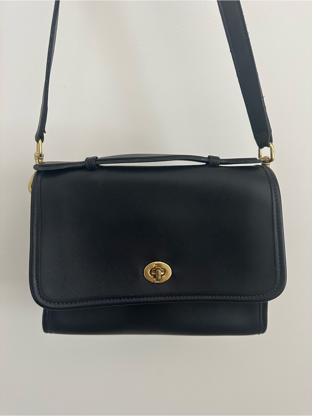 Vintage Coach Court Bag Black Leather Shoulder Bag with Gold Hardware 9870